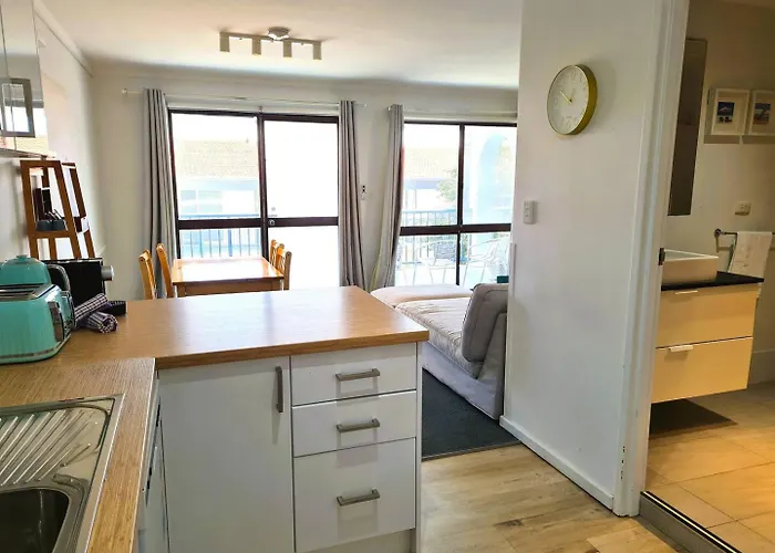 Chic 2 Bed Apartment On Scarborough Beach