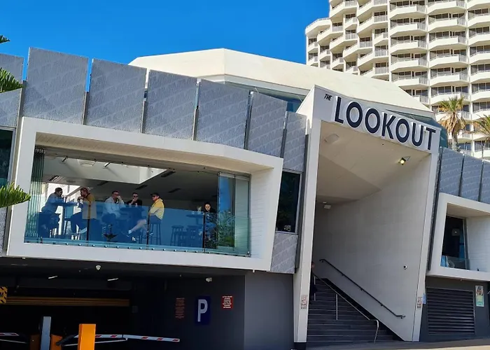 Chic 2 Bed Apartment On Scarborough Beach